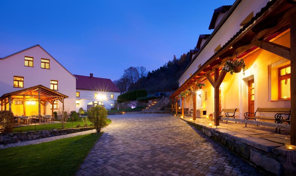 Hotel Dvůr Stráň Karlsbad Exterior foto